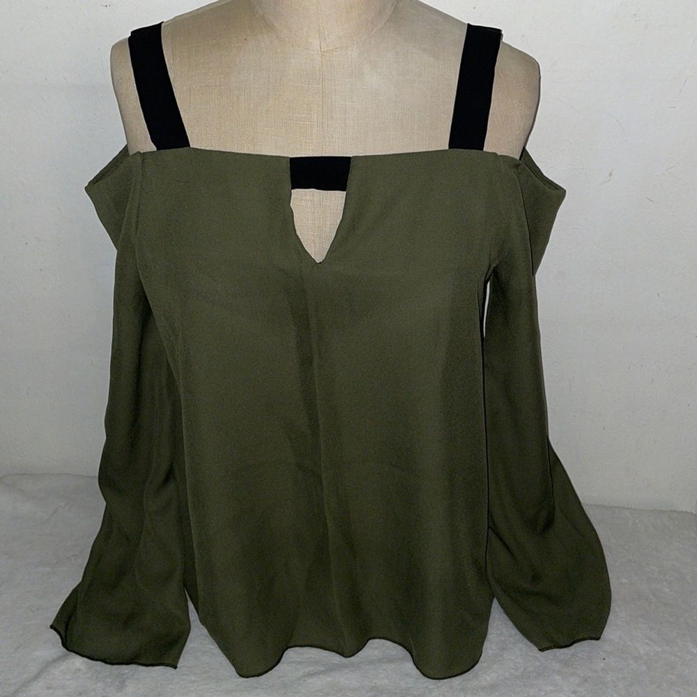Persaya Small Top open shoulder, black strap, olive green top